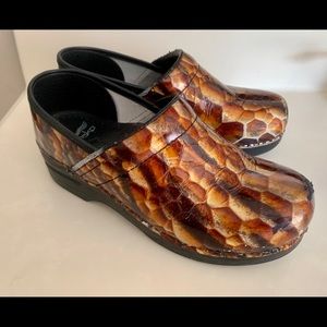 Dansko Clogs Women's EU 39 / US 9M